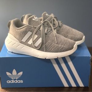 Adidas Swift Run 22 sneakers